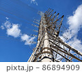 青空にそびえる鉄塔 86894909