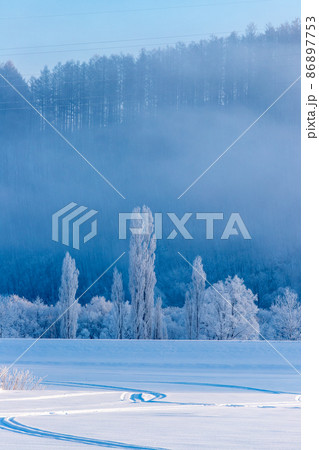 北海道冬の風景　富良野市の樹氷 86897753