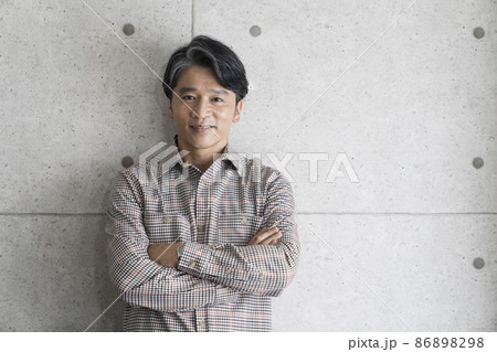 50代男性　私服　ポートレート 86898298