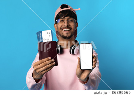 Guy hold phone with empty screen, passport and tickets 86899669