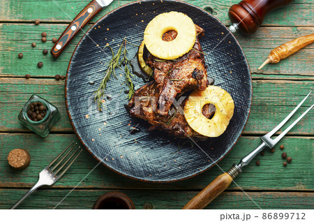 Beef fried with pineapple 86899712