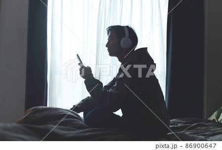 男性ポートレート 86900647