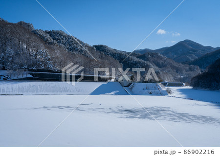 冬のダム湖 大門ダム 雪景色 冬のダム湖 大門ダム 雪景色 86902216