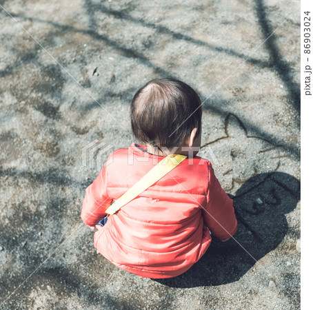 公園の子供 86903024
