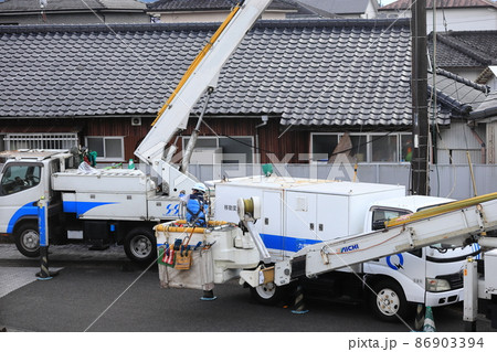 高所作業車と移動変圧器車 高所作業車と移動変圧器車 86903394