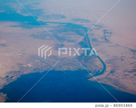 空から見るスエズ運河 86903866