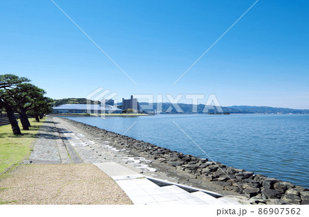 快晴の宍道湖東岸の公園の明るい爽やかな風景 ... 島根県 松江市(快晴) 快晴の宍道湖東岸の公園の明るい爽やかな風景 ... 島根県 松江市(快晴) 86907562