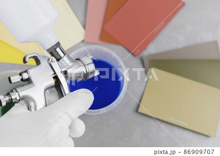 paint spray gun at work at the workplace in the workshop. 86909707