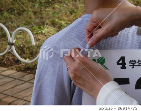ゼッケンをつける ~they ign a bib ゼッケンをつける ~they ign a bib 86914775