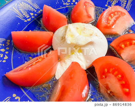 ブラータとトマトのイタリアンサラダ ブラータとトマトのイタリアンサラダ 86914836