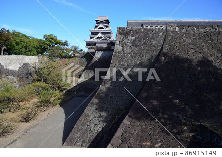 熊本城、大天守と二様の石垣 熊本城、大天守と二様の石垣 86915149