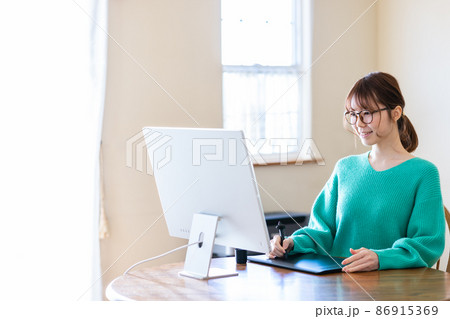 女性デザイナー 女性デザイナー 86915369