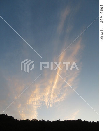 山と鱗雲の空 山と鱗雲の空 86916605
