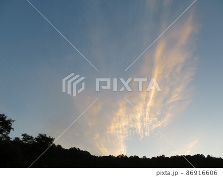 山と鱗雲の空 山と鱗雲の空 86916606
