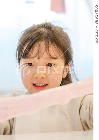 女の子 一人 1人 86917005