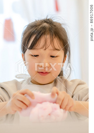 女の子 一人 1人 86917006