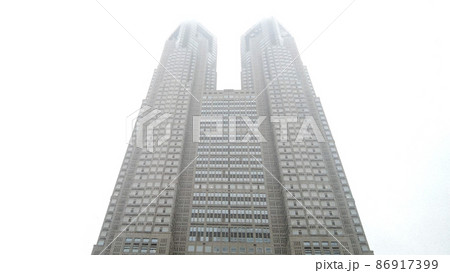 東京都庁の雪景色 86917399