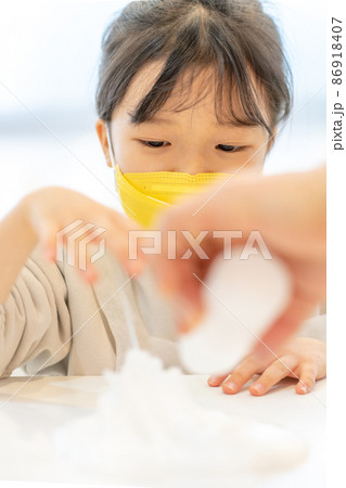 子供 マスク 伝染病 86918407