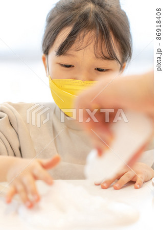 子供 マスク 伝染病 86918408