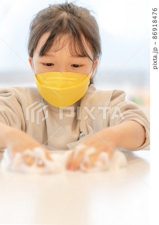 子供 マスク 伝染病 86918476
