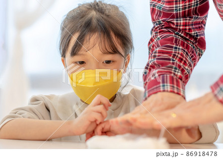 子供 マスク 伝染病 86918478