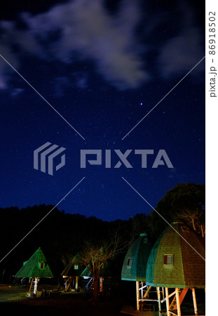 星空夜空とキャンプ場可愛いメルヘンチック背景素材　千葉県君津市清和県民の森ロッジ村 86918502