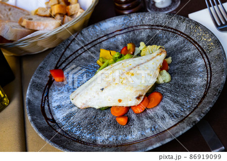 Dorado in white sauce 86919099