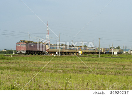 北陸本線 西入善-入善 JR西日本 EF81-106+485系 K01編成+103系 北陸本線 西入善-入善 JR西日本 EF81-106+485系 K01編成+103系 86920257