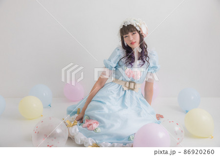 バルーンの中に座り込む女性 Cosplay バルーンの中に座り込む女性 Cosplay 86920260