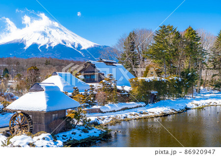 冬の忍野八海【山梨県】 86920947