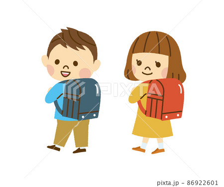 ランドセルを背負う小学生 86922601