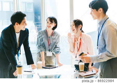 ビジネスシーン （会議、ミーティング） 86922984