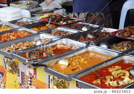 Malaysian traditional Malay cuisine is on display for sale at roadside stalls. Rich in spices and recipes from local ingredients. Customers are free to choose what they like 86923803
