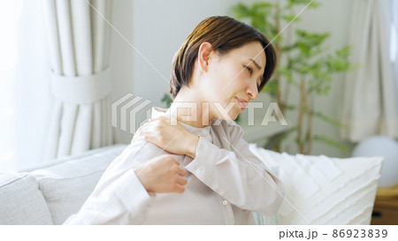 肩こり・疲労・ストレス・健康・ヘルスケア・ミドル女性 86923839