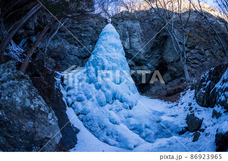 長野県北相木村大禅の滝、氷瀑、氷柱 86923965
