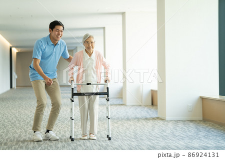 介護  介護士　撮影協力 : LINK FOREST 86924131