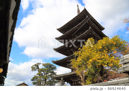 法観寺の「八坂の塔（重要文化財）」　【京都市東山】　 86924640