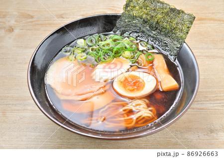 注意)湯気はレタッチ合成です。中華そば、醤油ラーメン、らーめん、拉麺、中華麺。 注意)湯気はレタッチ合成です。中華そば、醤油ラーメン、らーめん、拉麺、中華麺。 86926663