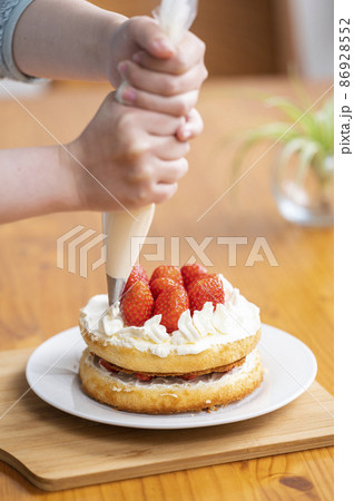手作りデコレーションケーキ 86928552