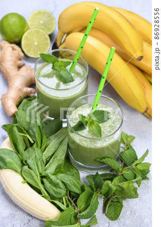 Spinach detox drink Spinach detox drink 86928556