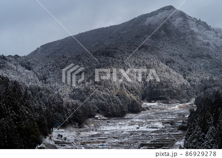 雪景色の棚田 四谷千枚田 雪景色の棚田 四谷千枚田 86929278