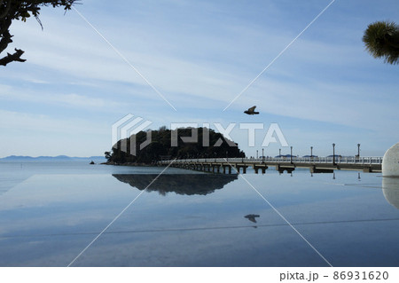 ガマニ塩湖（愛知県蒲郡市竹島）のリフレクション効果 86931620