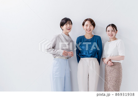 ビジネスパーソン 笑顔 女性 ビジネスパーソン 笑顔 女性 86931938
