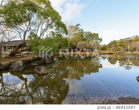 奈良公園三社池と水辺の風景 奈良公園三社池と水辺の風景 86932087