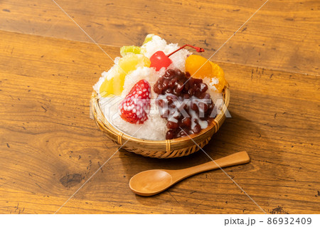 かき氷　asian  type of epidemic shaved ice 86932409