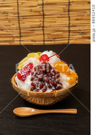 かき氷　asian  type of epidemic shaved ice 86932410