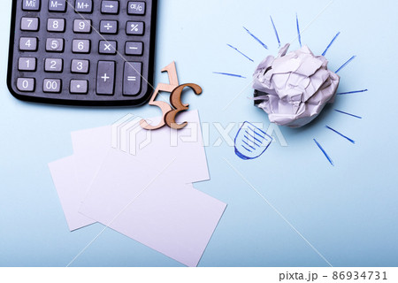 Wrinkled paper and drawn rays making light bulb 86934731