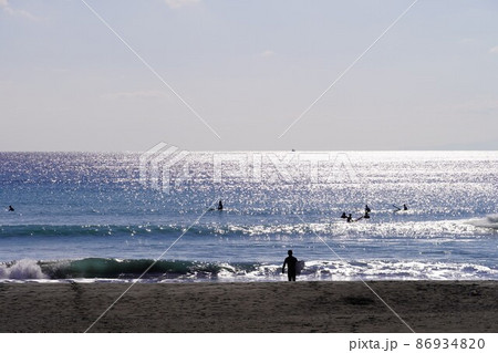 茅ヶ崎海岸　冬の風景　 86934820