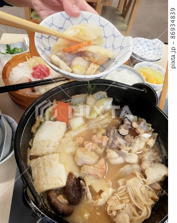 冬にあんこう鍋を食べる(茨城県ひたちなか市那珂湊) 冬にあんこう鍋を食べる(茨城県ひたちなか市那珂湊) 86934839
