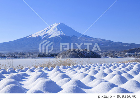 雪景色の大石公園　河口湖 86936640